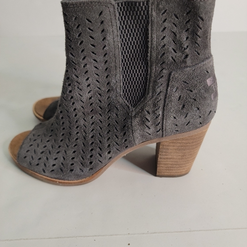 Toms Sz 9 Majorca Heel Ankle Boots Peep Toe Perforated Gray